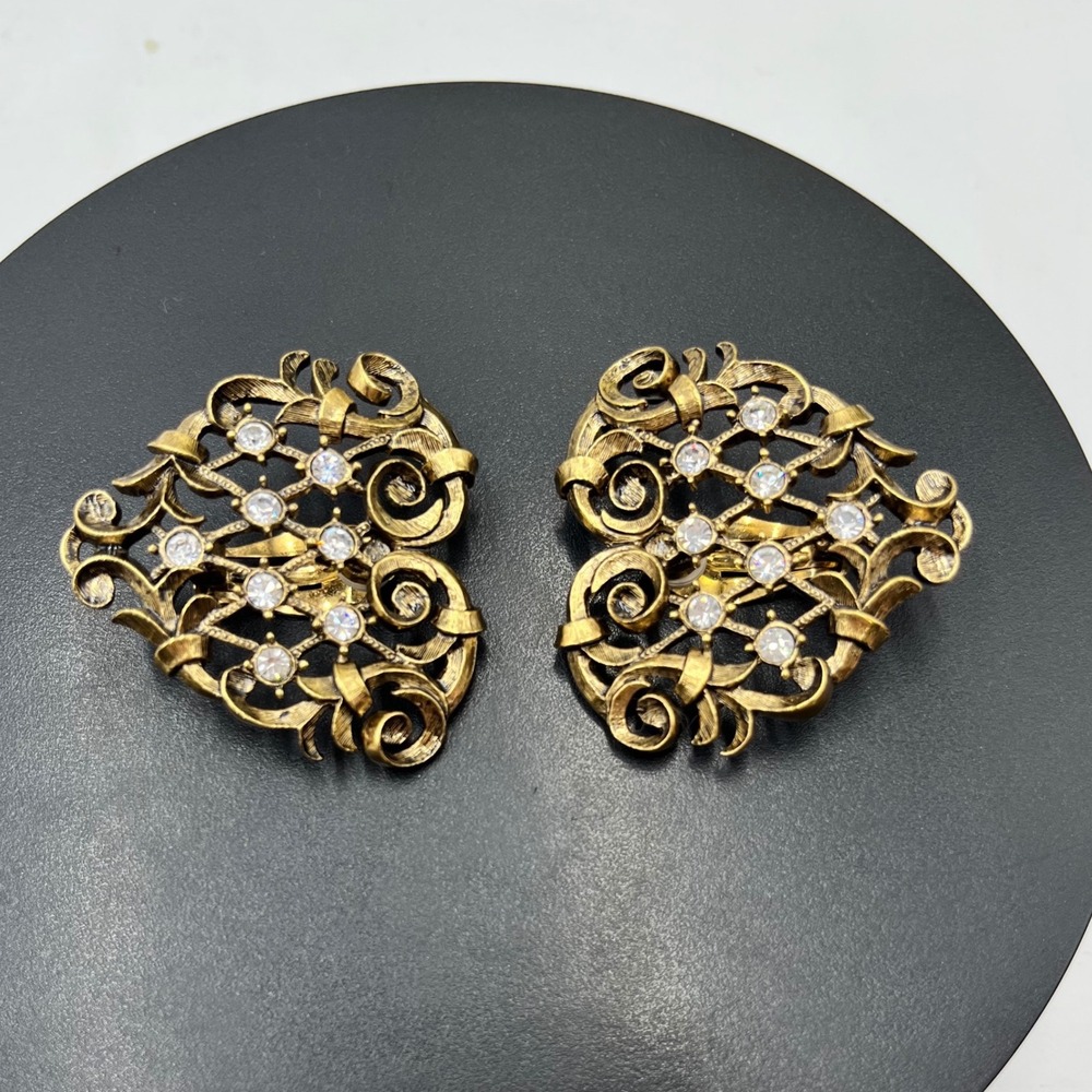 Jose‎ Maria Barrera for Avon Antoinette Gold Tone Scroll Heart Clip On Earrings